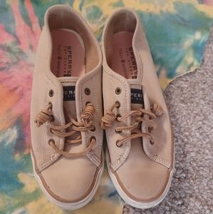 Sperry tennies